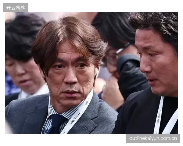 洪明甫在热身赛中重点考察黄仁范的状态，其能否恢复将是中场运转的关键变量。